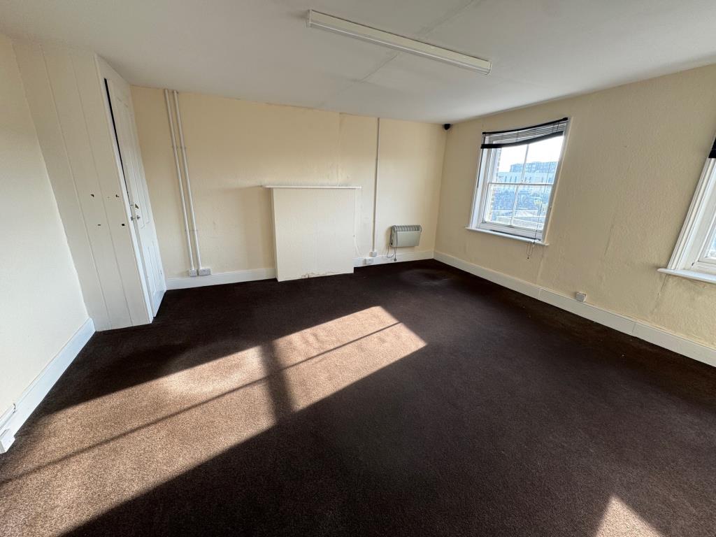 Lot: 70 - COMMERCIAL INVESTMENT AND VACANT UPPER FLOORS WITH POTENTIAL - Second floor - room 2